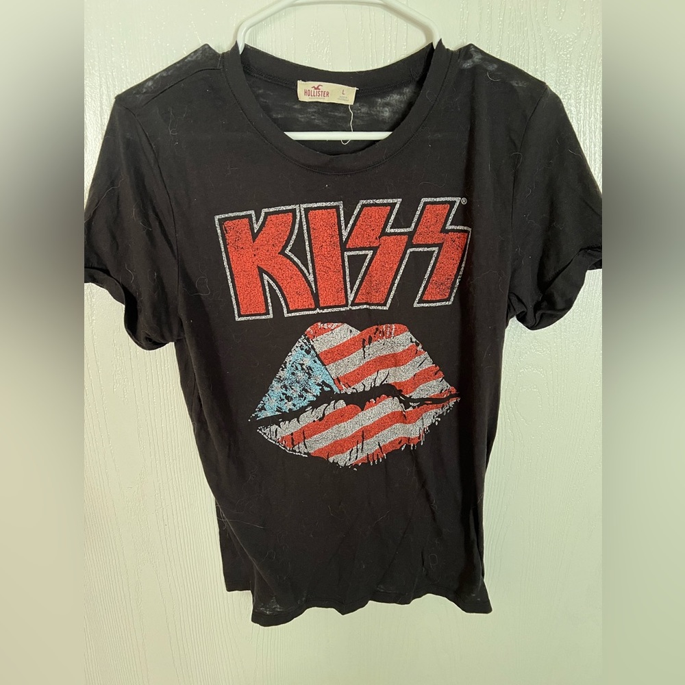hollister KISS shirt